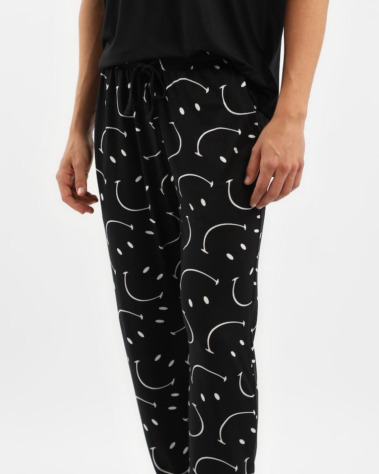 Men's long printed pajamas - black | The Smile Company