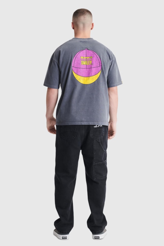 OVERSIZED BAW SNAPBACK SMILEY® T-SHIRT