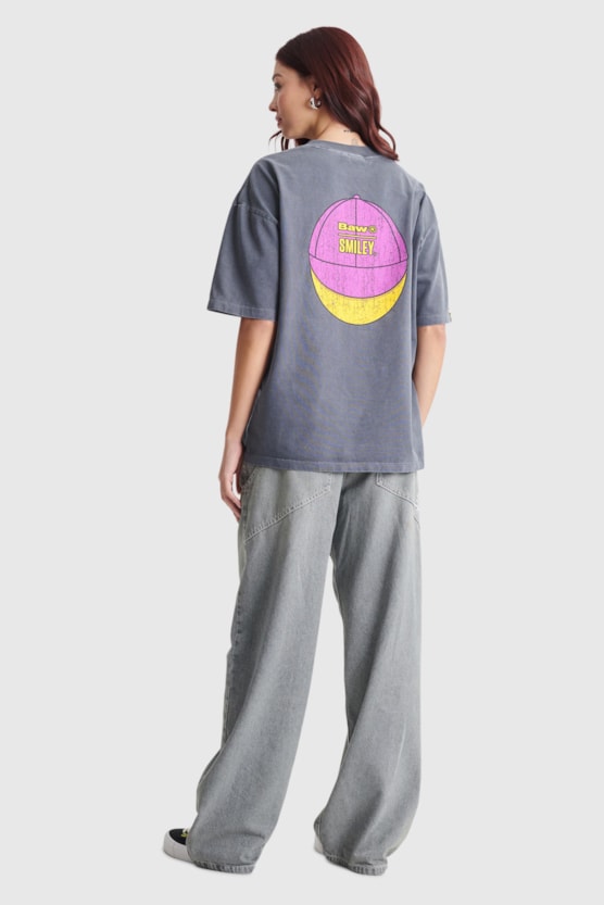 OVERSIZED BAW SNAPBACK SMILEY® T-SHIRT