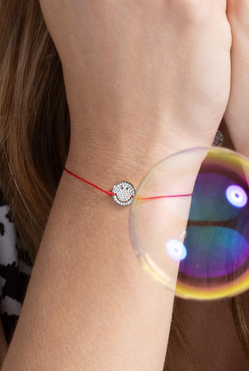String bracelet with diamond-paved smiley in black gold