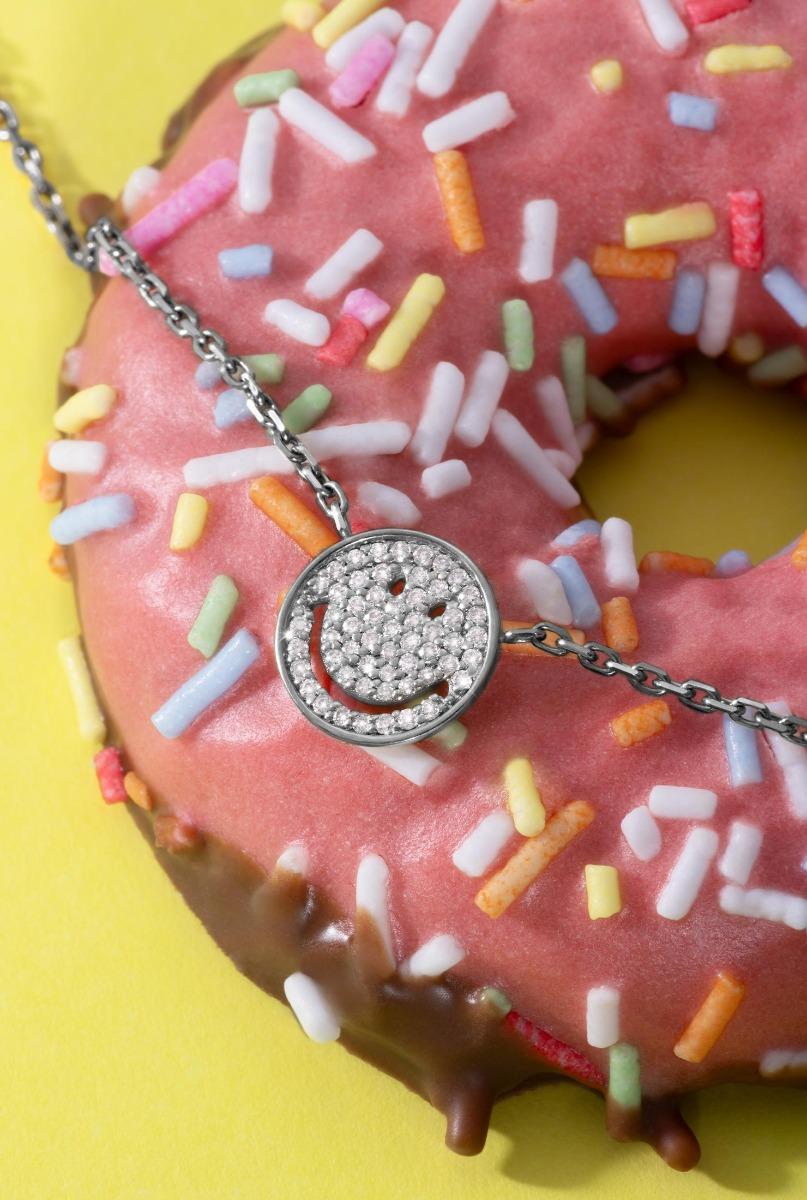 Black gold chain bracelet with diamond-paved smiley