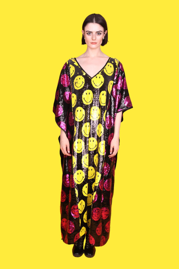 Setiap besi tua x smiley® menumpuk senyum kaftan