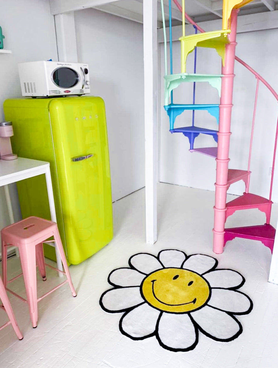 Limited Edition Handmade Smiley® Daisy Rug – 4ft of Pure Joy