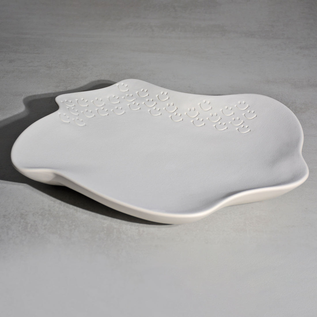 Elegant Smiley® x Lineasette Tray in Textured Porcelain Finish
