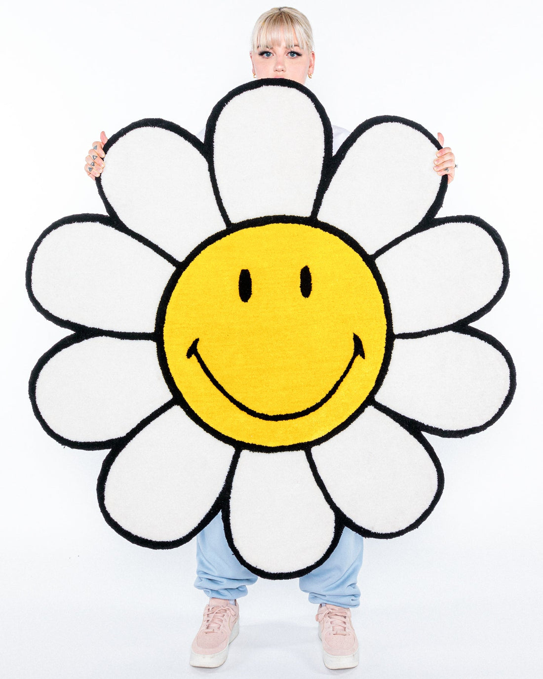 Limited Edition Handmade Smiley® Daisy Rug – 4ft of Pure Joy