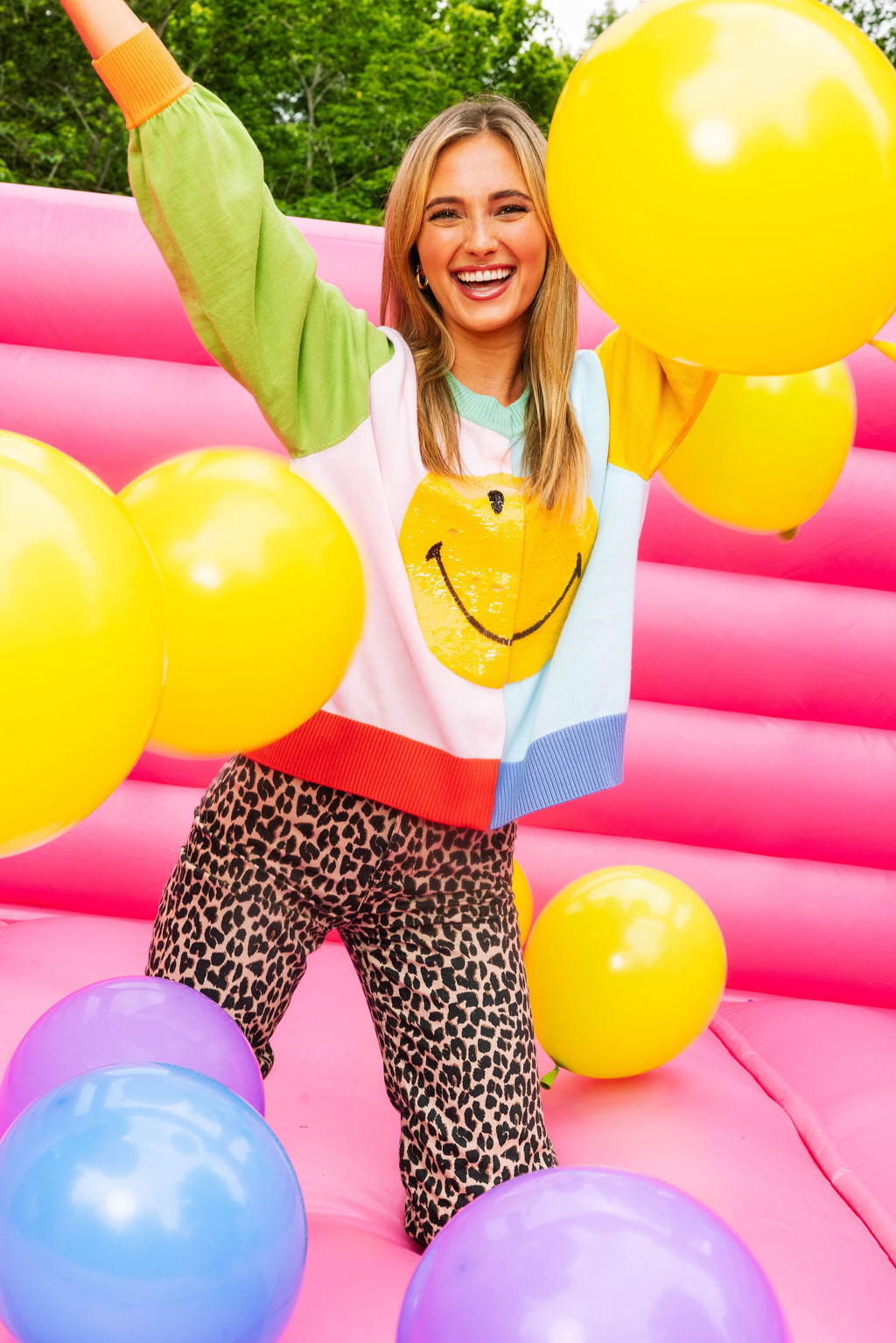 Suéter con licencia Colorblock Smiley®