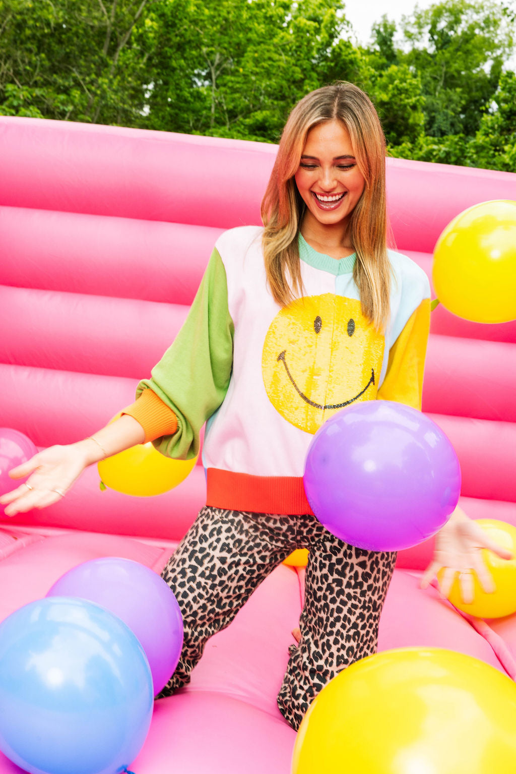 Suéter con licencia Colorblock Smiley®