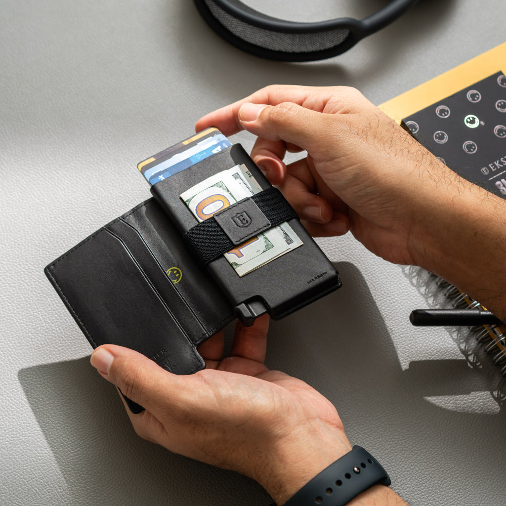 Ekster x Smiley® Wallet: RFID Protection & Quick Card Access